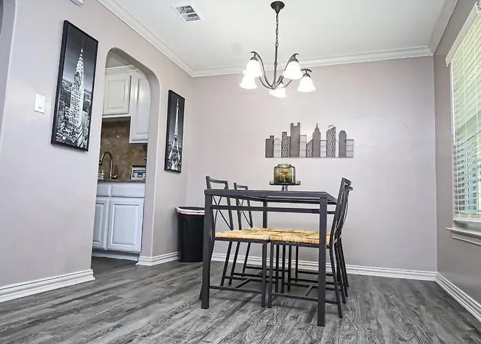 Comfy Two-Bedroom Apartment In Arlington