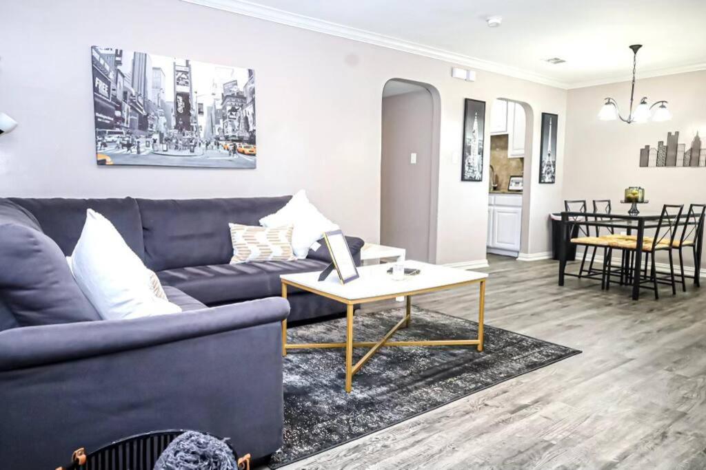 Comfy Two-bedroom In Appartement
